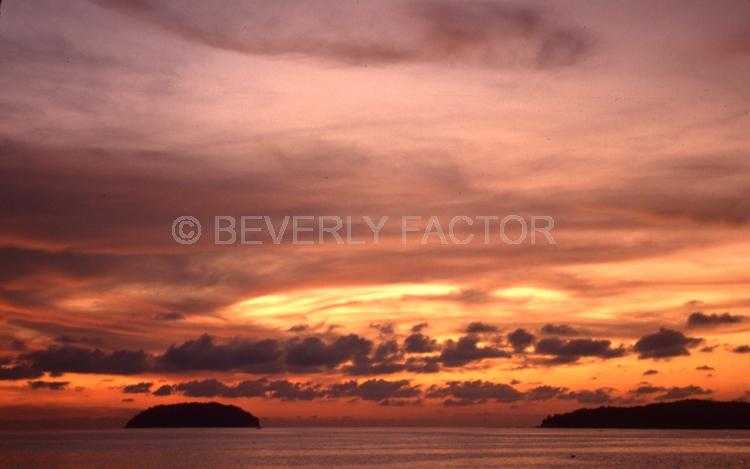 Islands;Sunsets;Sky;clouds;sun;yellow;water;red;sillouettes;colorful;sipadan malaysia
